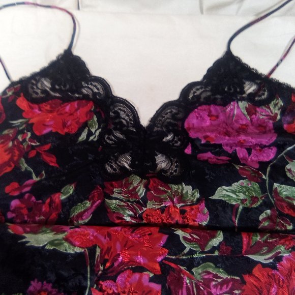 Beautiful Negligee - Picture 10 of 12